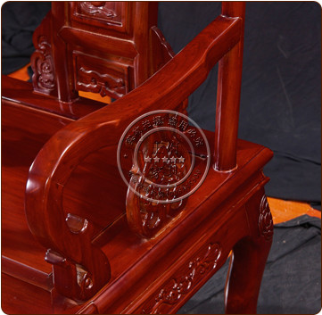 老榆木古典实木餐椅扶手细节