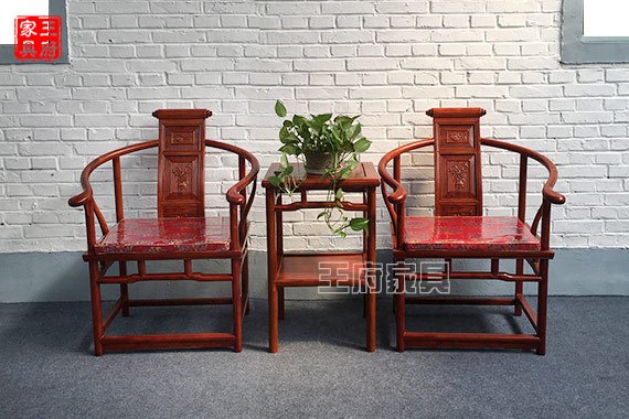 中式实木带扶手椅子