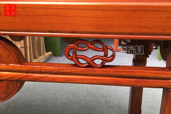 中式全实木老榆木餐桌细节